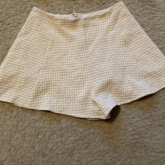 Spaghetti strap white top with seersucker tan gingham shorts XS - Picture 2 of 9